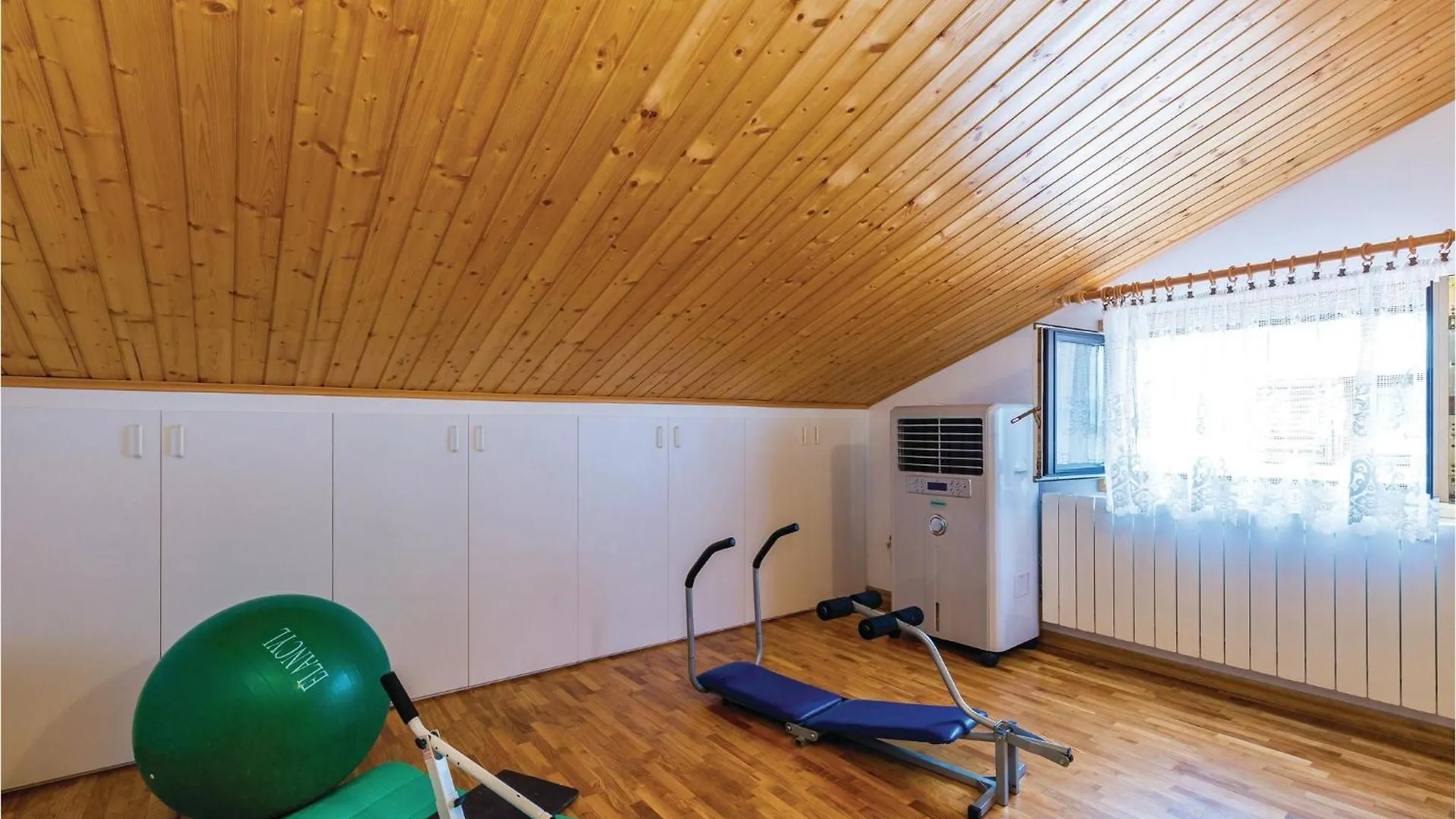2 Bedroom Gorgeous Apartment In Novi Vinodolski Croatia